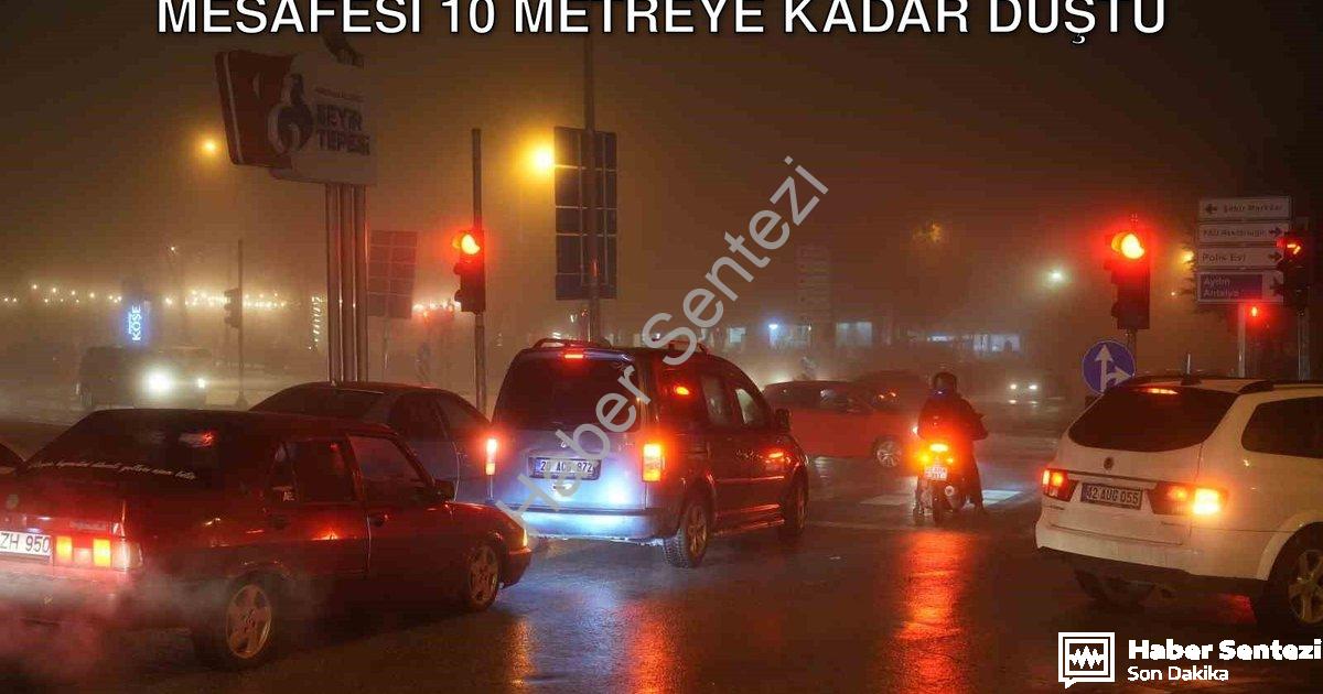 "Denizli'de Yoğun Sis Alarmı: Görüş Mesafesi 10 Metreye Kadar Düştü" başlıklı haber için fotorealist