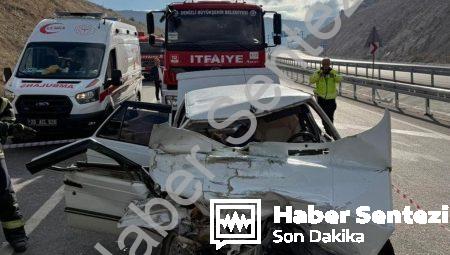 Denizli’de Feci Kaza: Kamyona Ok Gibi Saplanan Otomobilde Can Pazarı