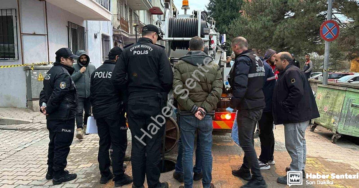"Uşak'ta Kan Donduran Olay: Kanalizasyon Hattında Cenin Bulundu" başlıklı haber için fotorealistik,